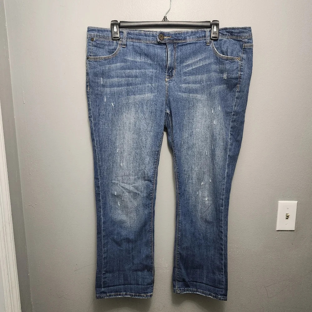 Avenue women's vintage jeans size 14 blue distressed